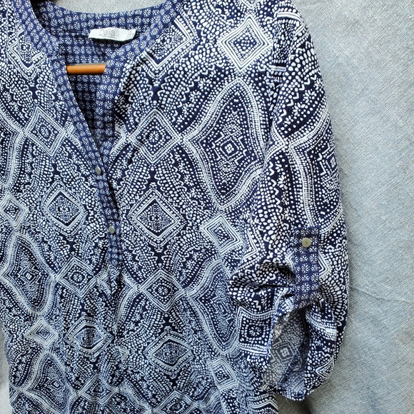 Dalia Blue and White Print Tunic Medium - Picture 2 of 14